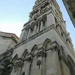 Leon * Split