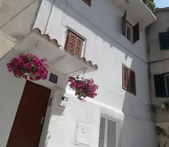 Leon Ostanak kod kuće *